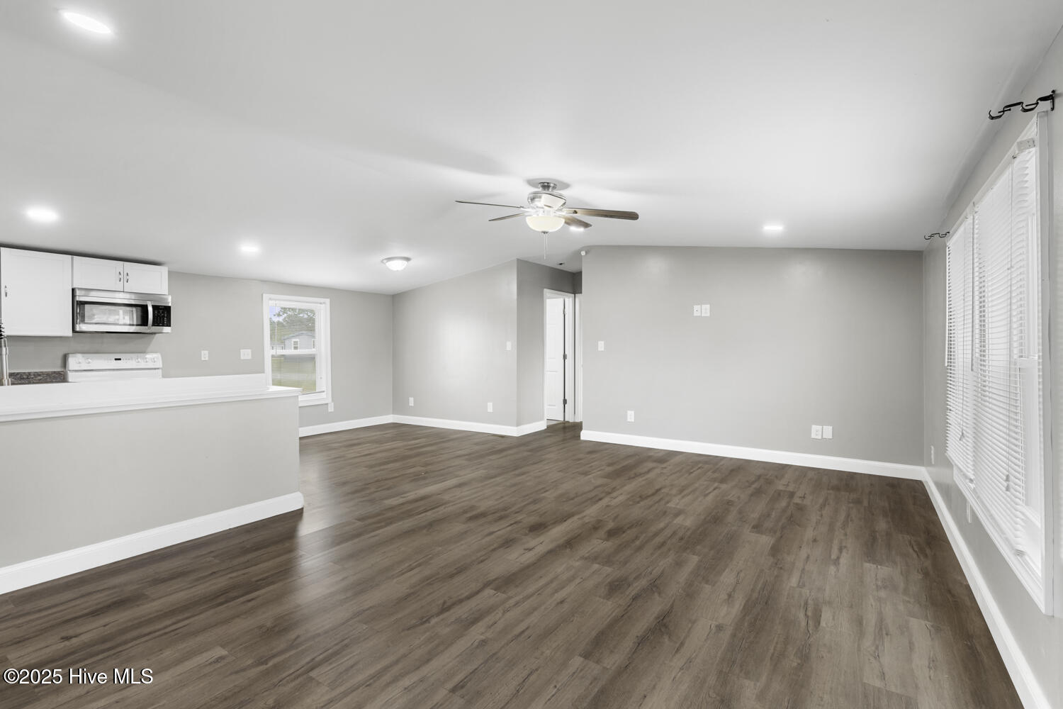 100 North Kings Street Hubert, NC 28539 - Photo 4 of 24 king-4