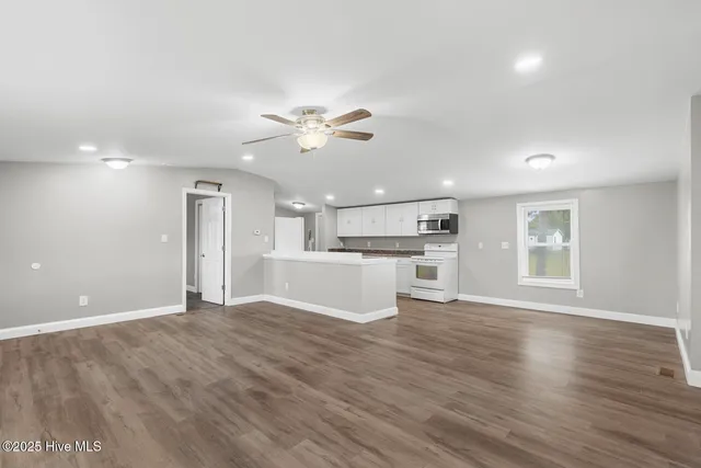 $179,000 | 100 North Kings Street, Hubert, NC 28539