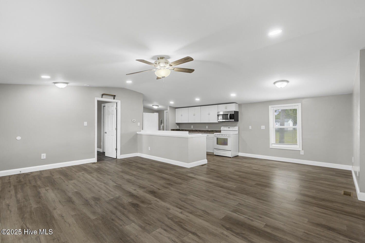 100 North Kings Street Hubert, NC 28539 - Photo 6 of 24 king-6