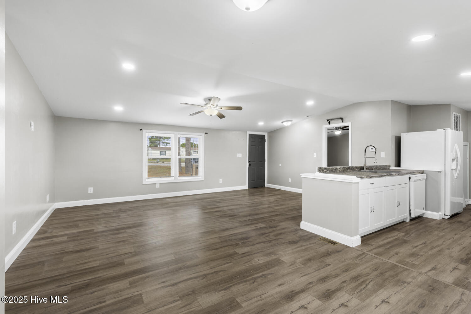 100 North Kings Street Hubert, NC 28539 - Photo 7 of 24 king-7