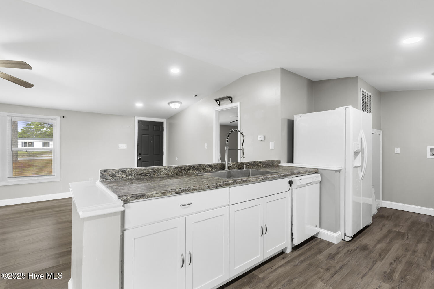 100 North Kings Street Hubert, NC 28539 - Photo 9 of 24 king-9