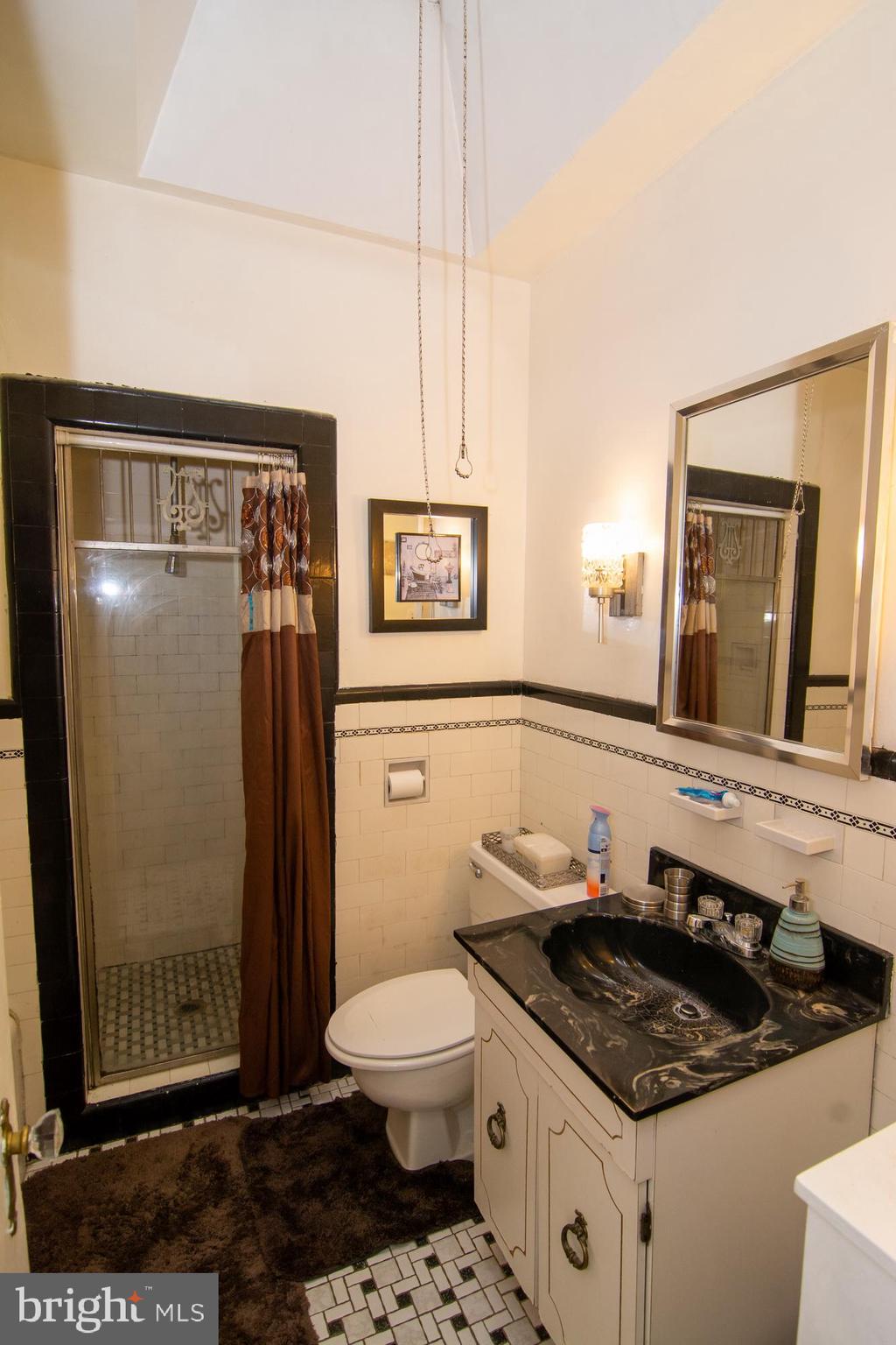 231 Wembly Road Upper Darby, PA 19082 - Photo 38 of 98