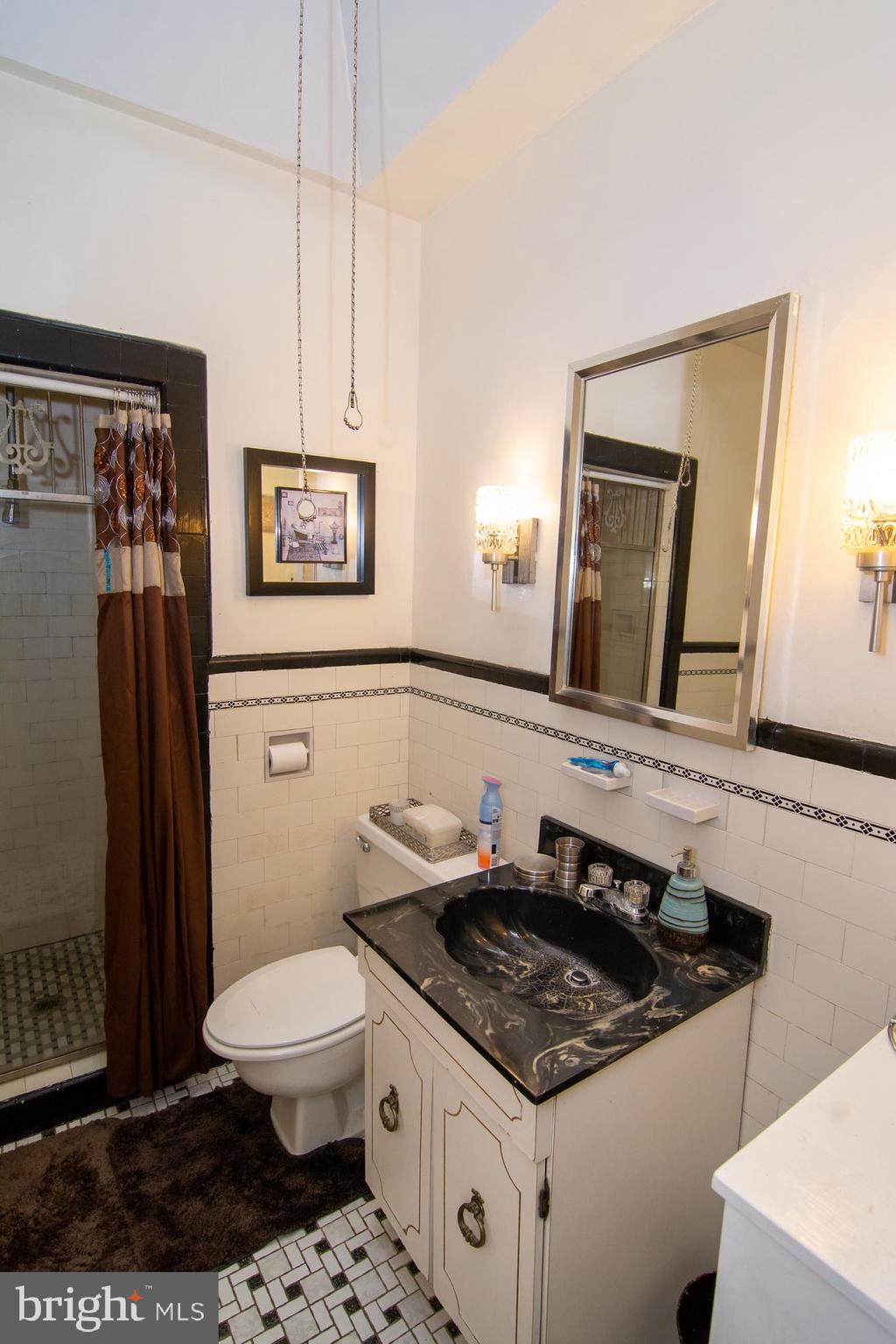 231 Wembly Road Upper Darby, PA 19082 - Photo 39 of 98