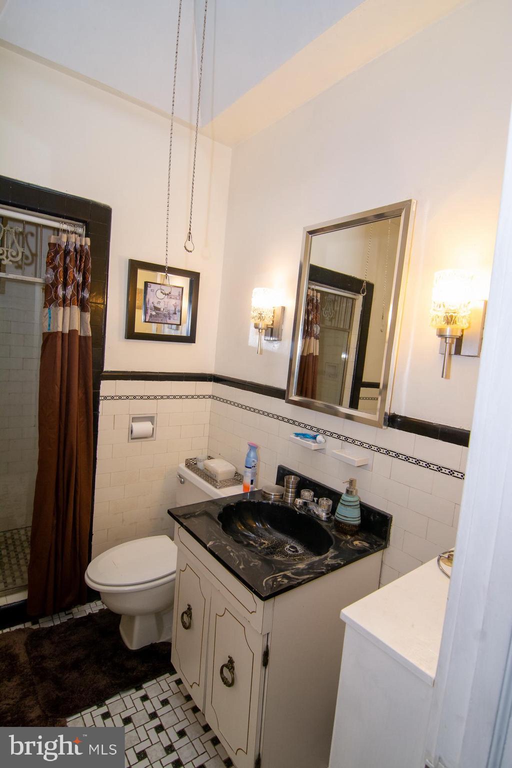 231 Wembly Road Upper Darby, PA 19082 - Photo 41 of 98