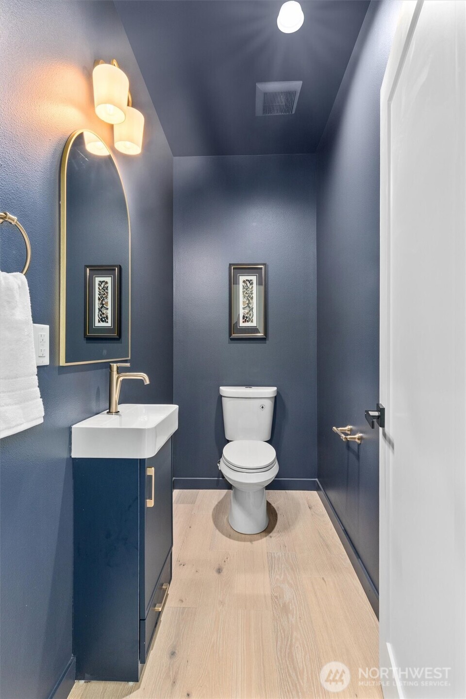 3436 33rd Avenue West, Unit 1 Seattle, WA 98199 - Photo 15 of 34