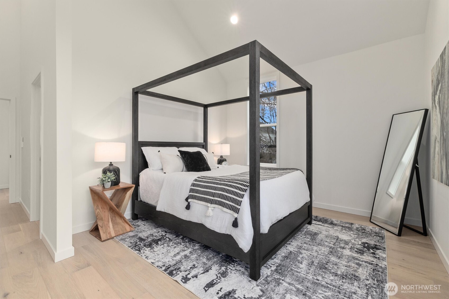 3436 33rd Avenue West, Unit 1 Seattle, WA 98199 - Photo 16 of 34