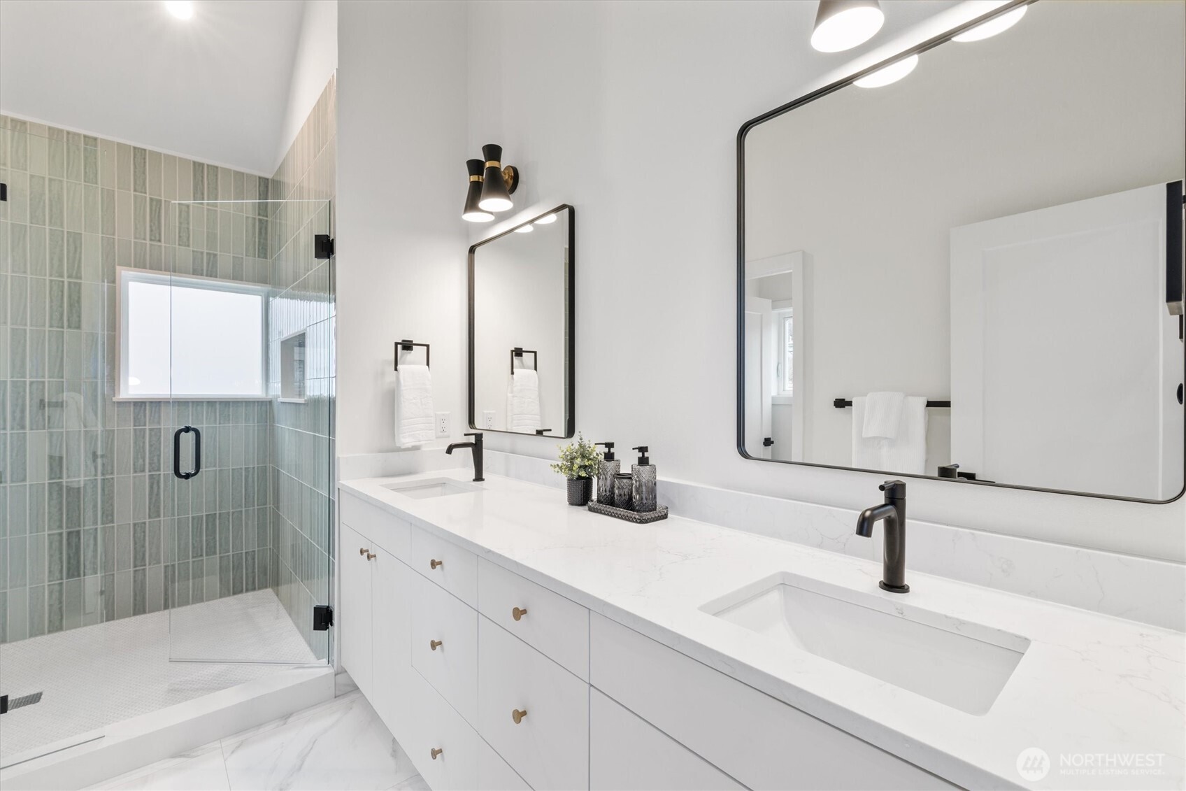 3436 33rd Avenue West, Unit 1 Seattle, WA 98199 - Photo 18 of 34