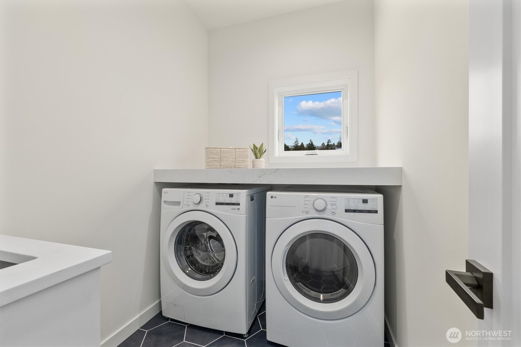 3436 33rd Avenue West, Unit 1 Seattle, WA 98199 - Photo 24 of 34