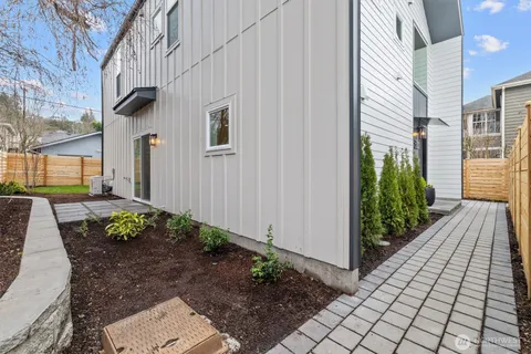 $1,400,000 | 3436 33rd Avenue West, Unit 1, Seattle, WA 98199