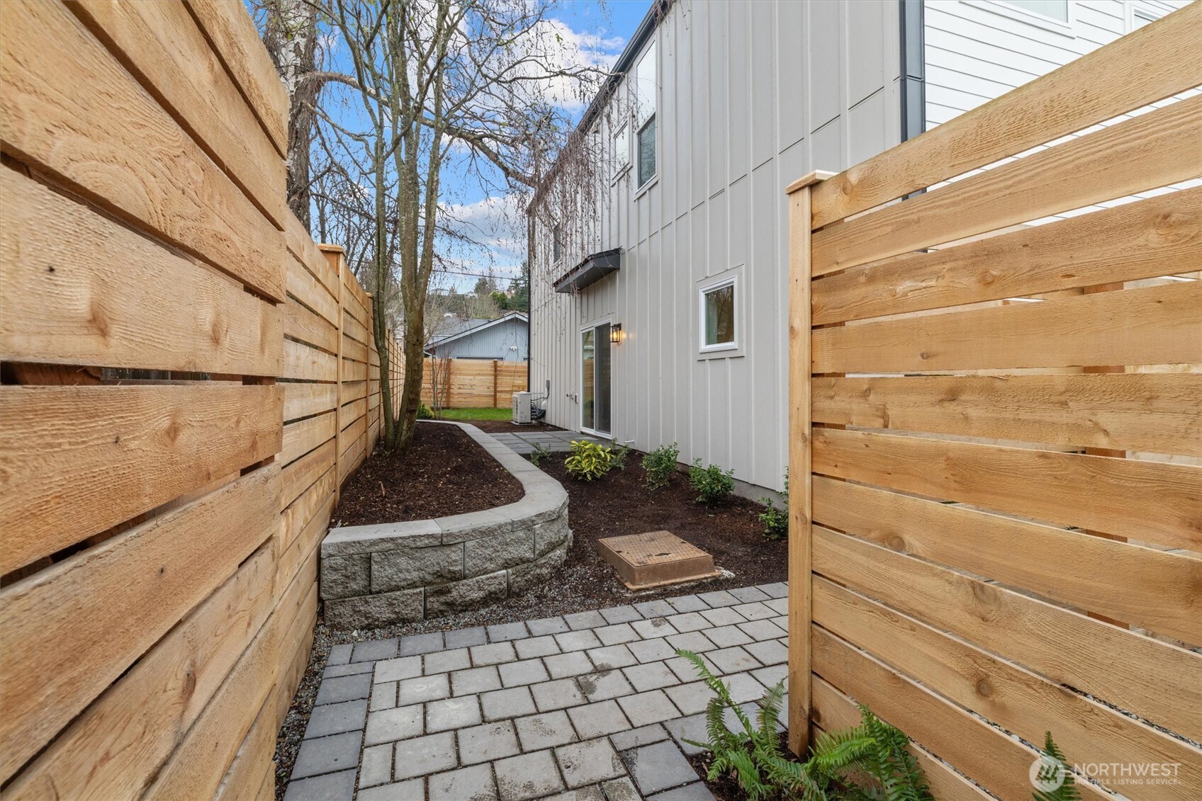 3436 33rd Avenue West, Unit 1 Seattle, WA 98199 - Photo 28 of 34