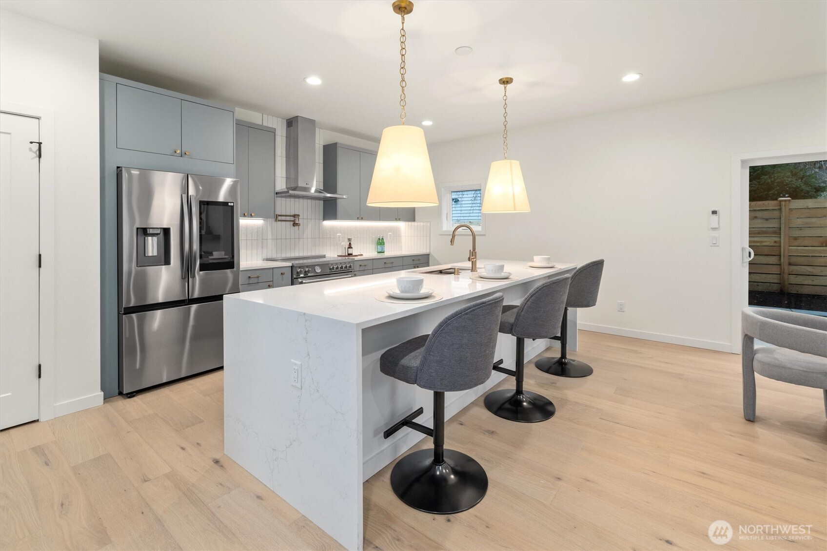 3436 33rd Avenue West, Unit 1 Seattle, WA 98199 - Photo 6 of 34