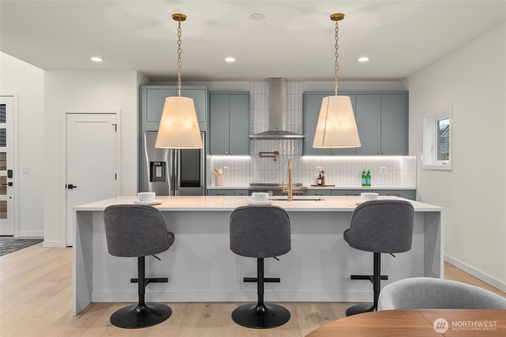 3436 33rd Avenue West, Unit 1 Seattle, WA 98199 - Photo 7 of 34