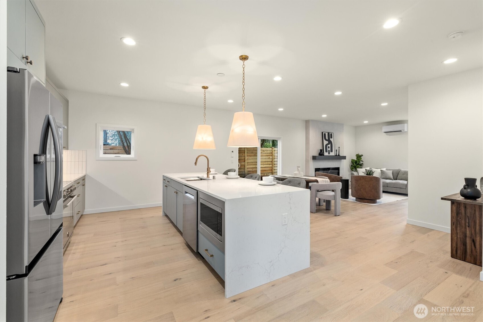 3436 33rd Avenue West, Unit 1 Seattle, WA 98199 - Photo 9 of 34