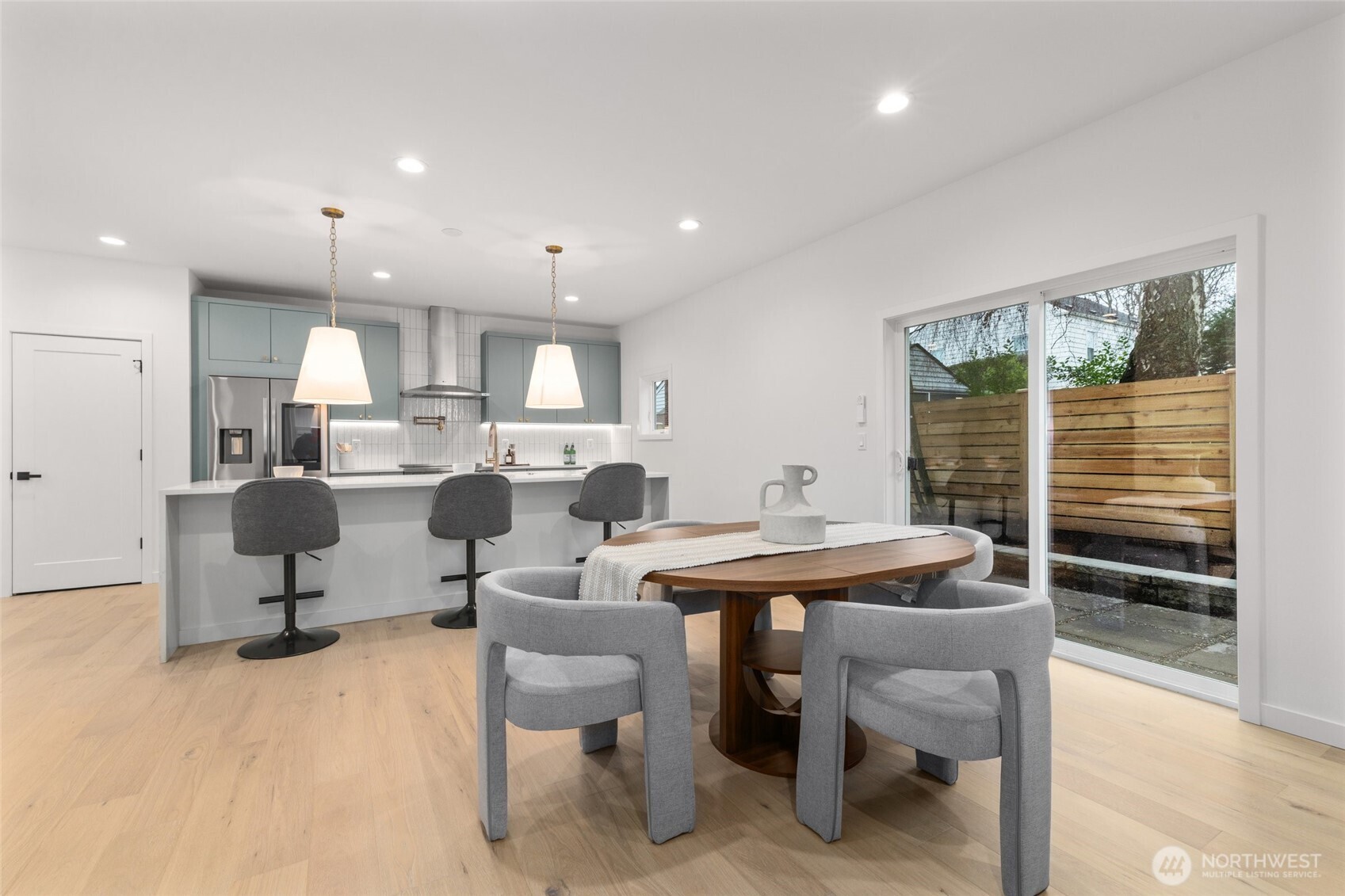 3436 33rd Avenue West, Unit 1 Seattle, WA 98199 - Photo 10 of 34