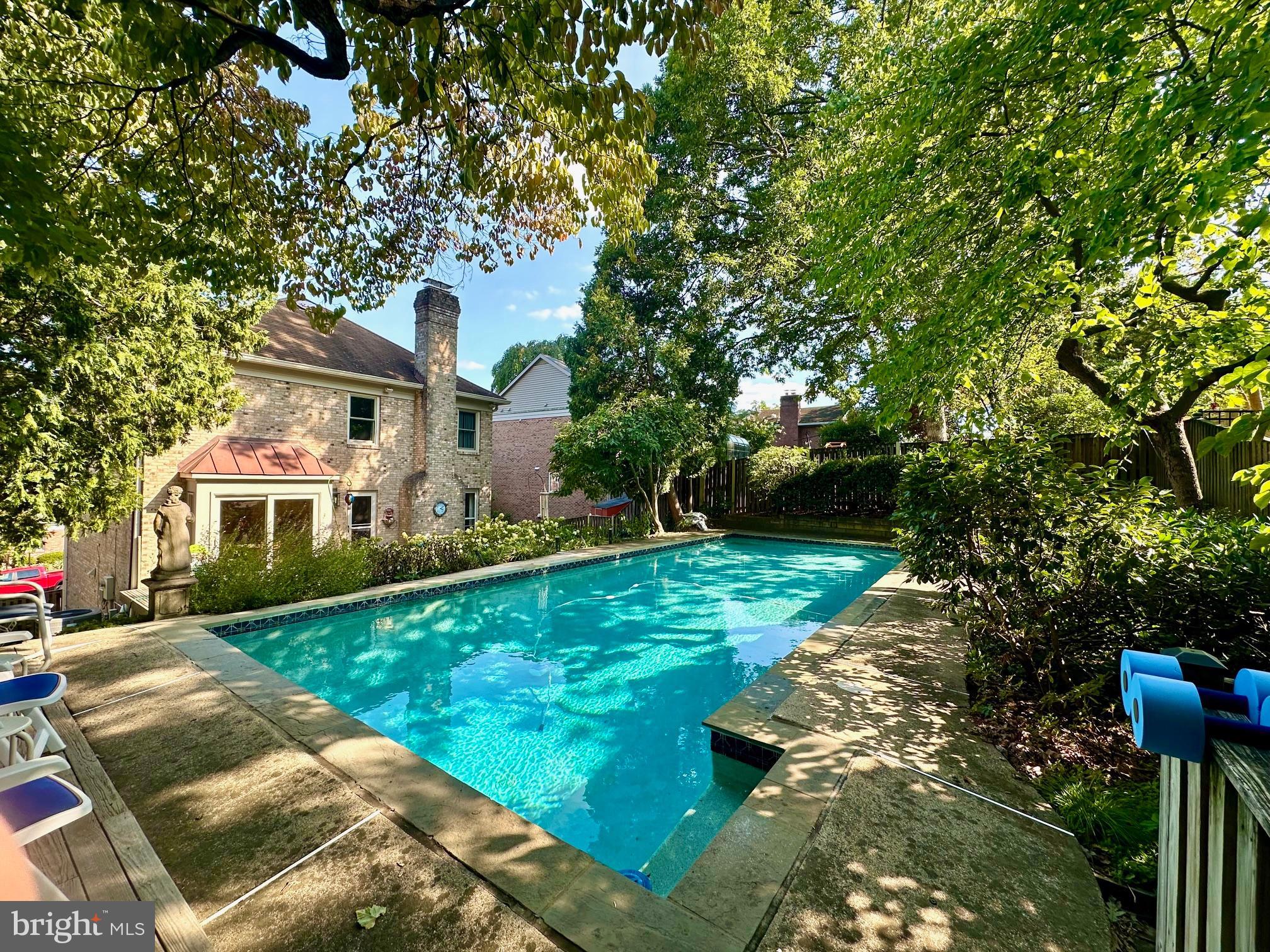 Your own paradise in the heart of Mclean