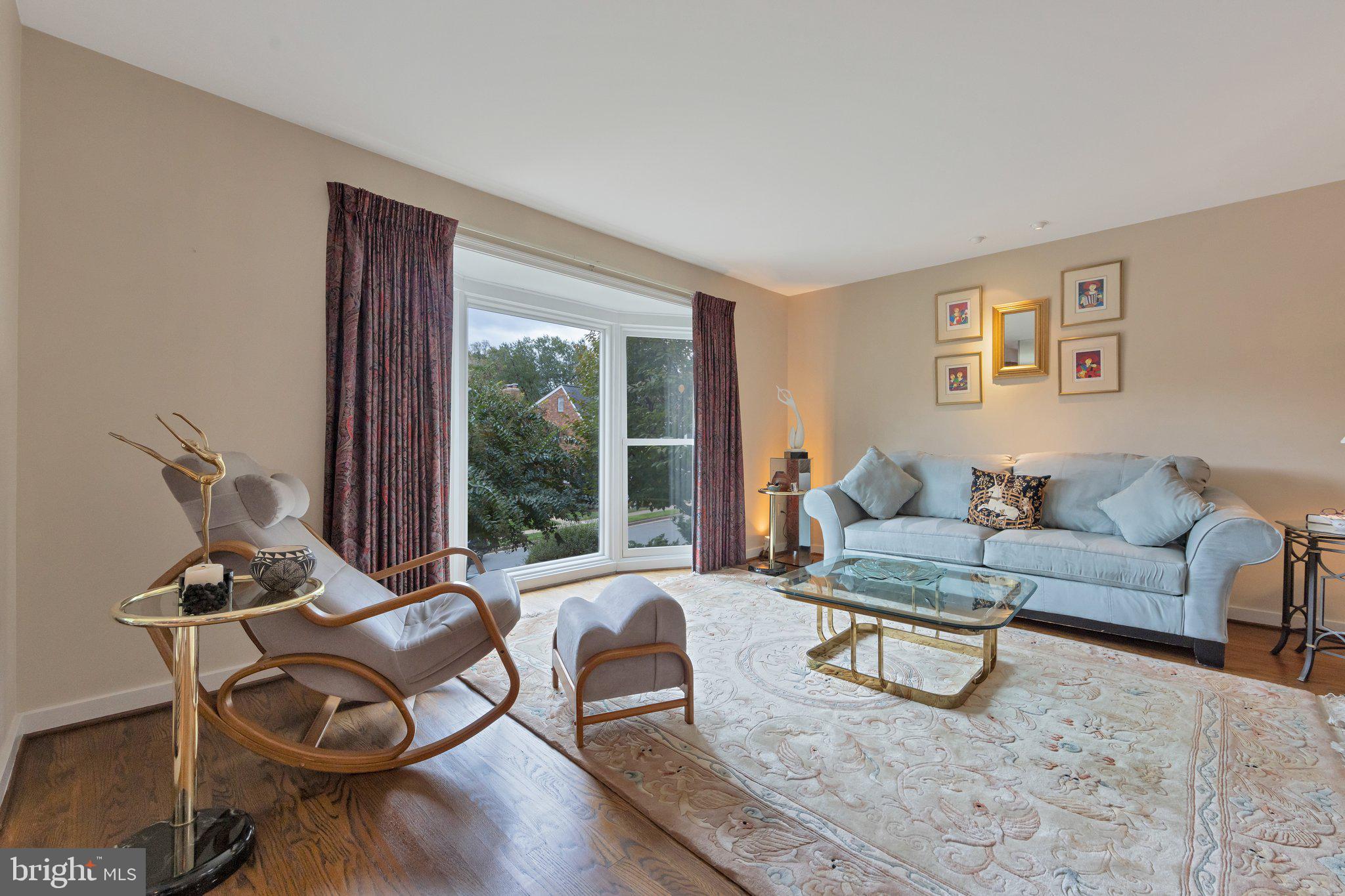 1142 Randolph Road McLean, VA 22101 - Photo 18 of 44 Living room with Bay window