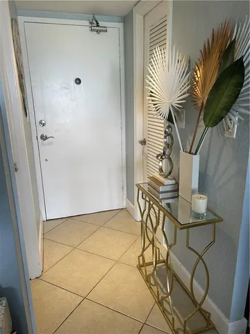 $1,700 | 2900 Northeast 30th Street, Unit 6E, Fort Lauderdale, FL 33306