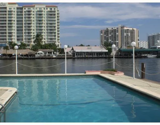 $1,700 | 2900 Northeast 30th Street, Unit 6E, Fort Lauderdale, FL 33306