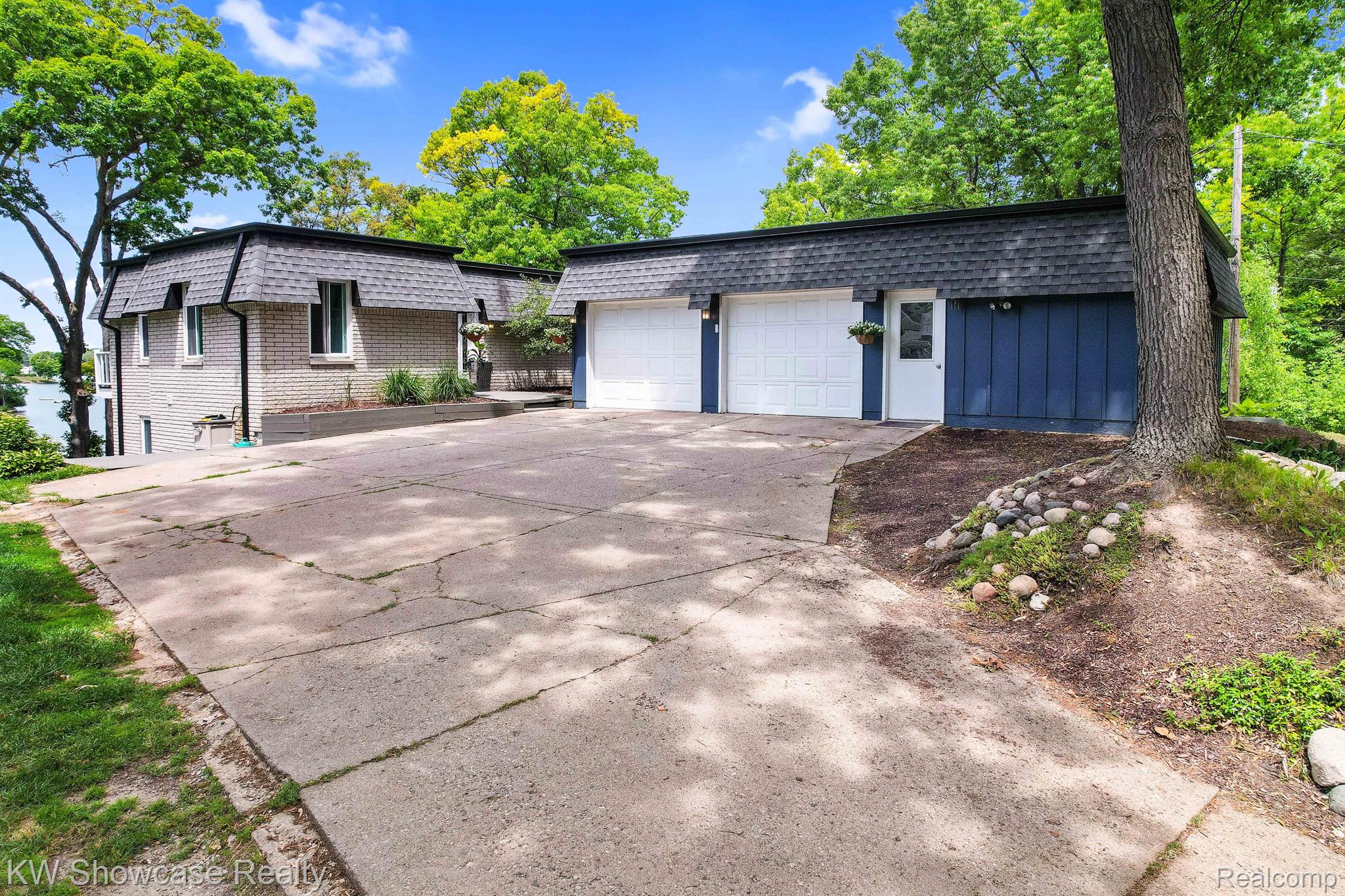1801 Ridge Road White Lake, MI 48383 - Photo 4 of 53 Gallery Image 4