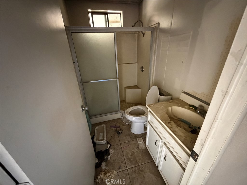 39175 Boulder Way Anza, CA 92539 - Photo 50 of 60 a bathroom with a toilet sink and shower