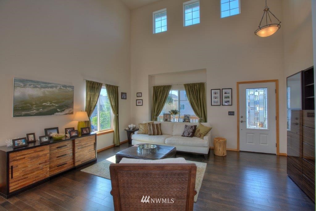 5140 Northeast 8th Street Renton, WA 98059 - Photo 2 of 17 Gallery Image 2