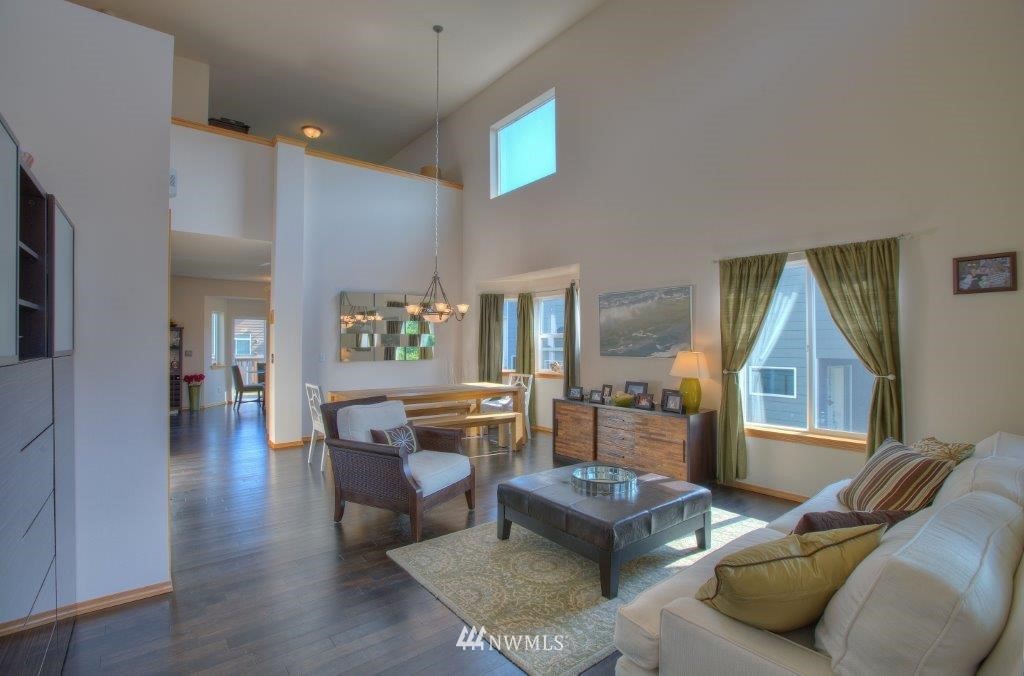 5140 Northeast 8th Street Renton, WA 98059 - Photo 3 of 17 Gallery Image 3