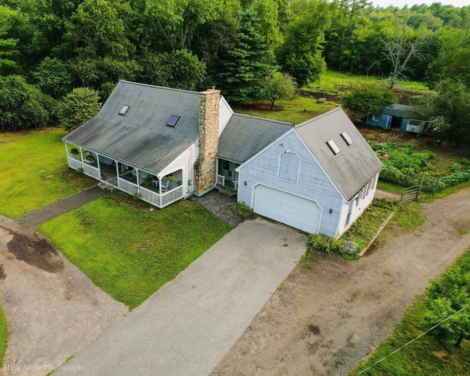 924 Walnut Plain Road Rochester, MA 02770 - Photo 34 of 36 an aerial view of a house having yard