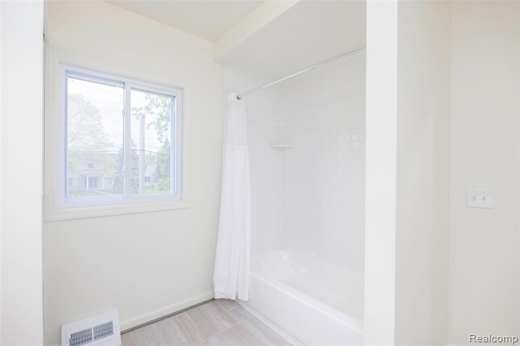 20505 Ridgemont Road Harper Woods, MI 48225 - Photo 24 of 48