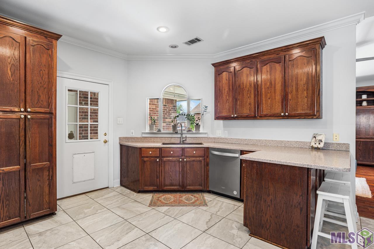 2036 Hunters Way Drive Baton Rouge, LA 70816 - Photo 8 of 17 Gallery Image 8