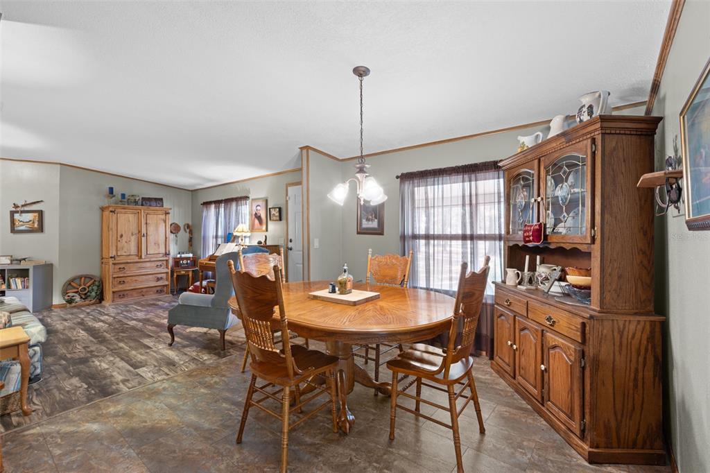 6689 Southeast 55th Street Trenton, FL 32693 - Photo 12 of 83 a dining room with furniture and window