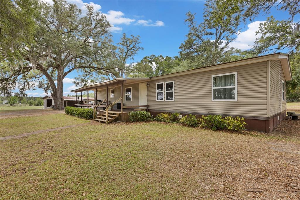 6689 Southeast 55th Street Trenton, FL 32693 - Photo 66 of 83 a front view of house with yard and green space