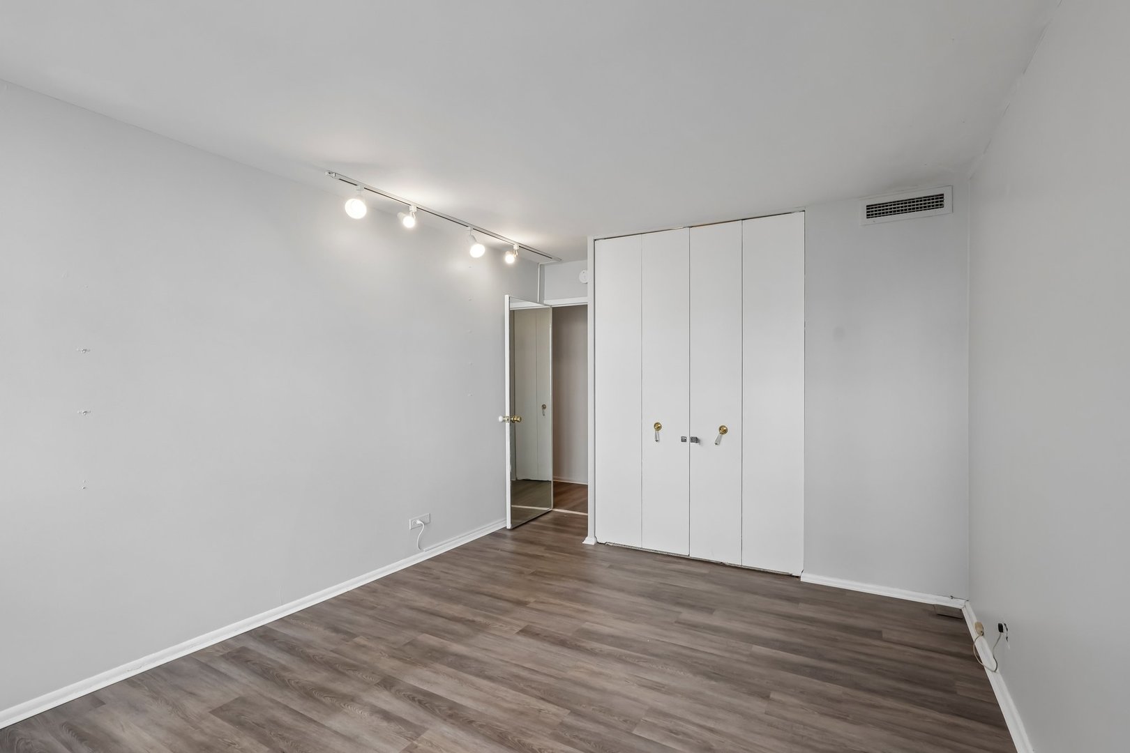 6301 North Sheridan Road, Unit 24E Chicago, IL 60660 - Photo 10 of 21