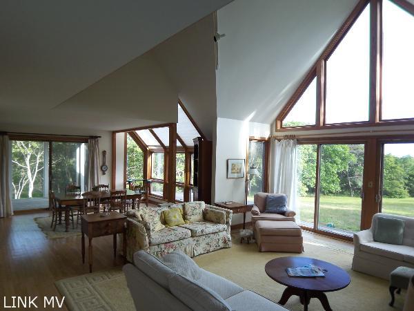 7 Windward Road Edgartown, MA 02539 - Photo 8 of 12 http://d1qzqeyxiitrap.cloudfront.net/photos/18815/600/ef4924f3.jpg