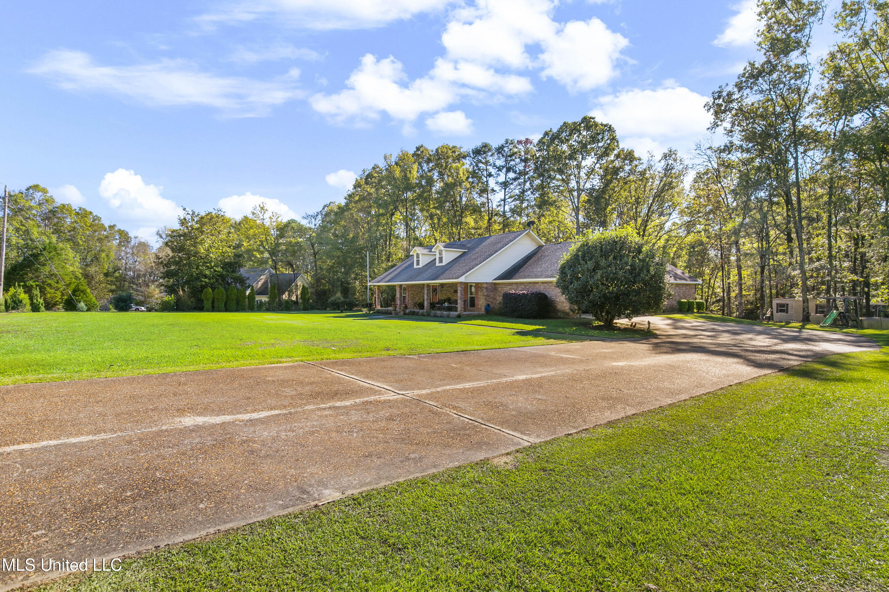 1908 Timberlake Place Byram, MS 39272 - Photo 4 of 65 1908 Timber Lake-5