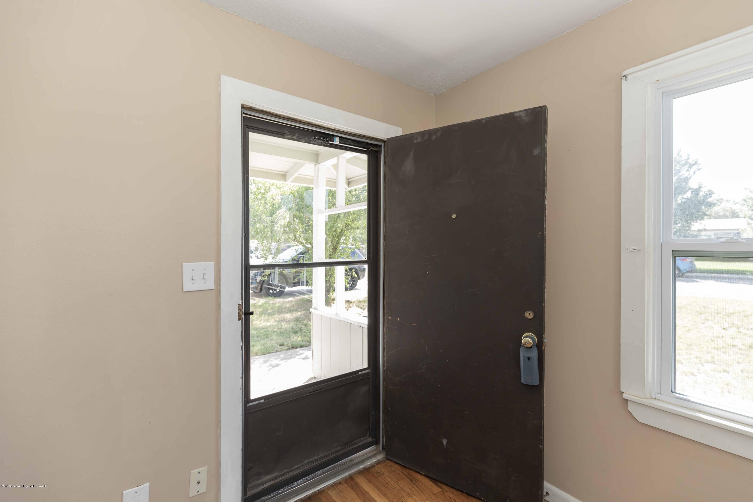 3524 Lometa Drive Amarillo, TX 79109 - Photo 3 of 21 a view of an empty room with a window