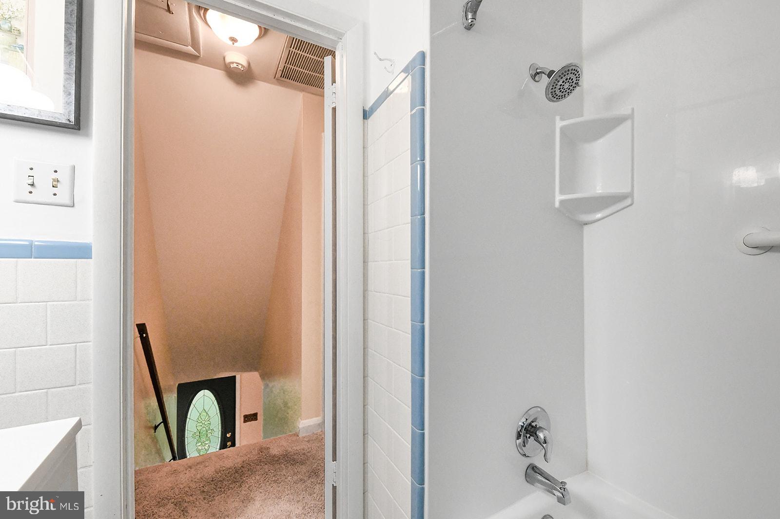 2109 Kalb Manor Road Baltimore, MD 21244 - Photo 26 of 49 Bathroom Hallway