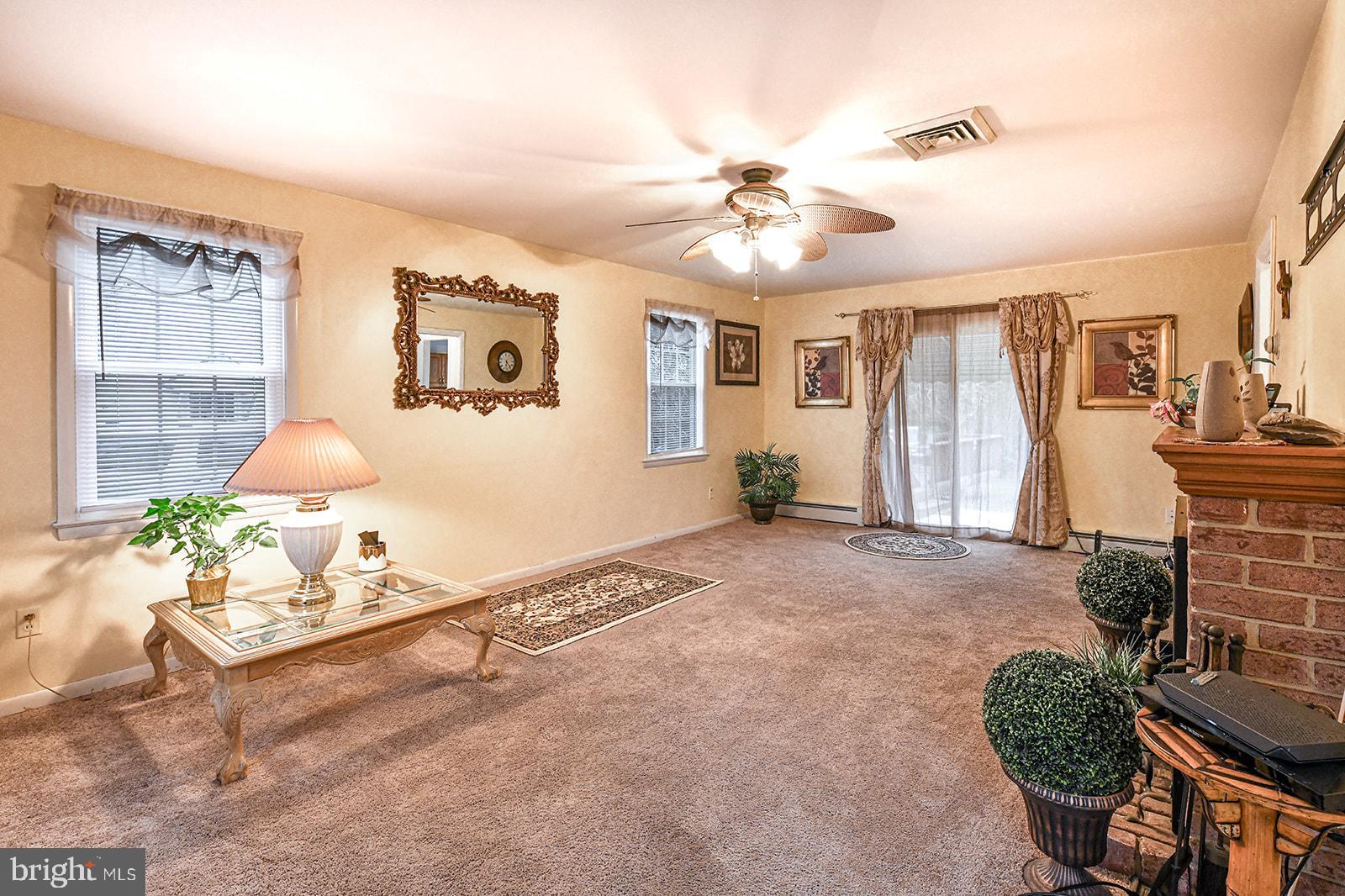 2109 Kalb Manor Road Baltimore, MD 21244 - Photo 5 of 49 Living Room