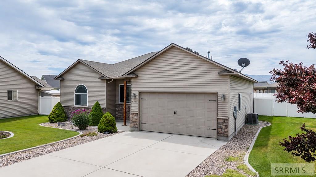 4520 Hershey Loop Chubbuck, ID 83202 - Photo 3 of 43