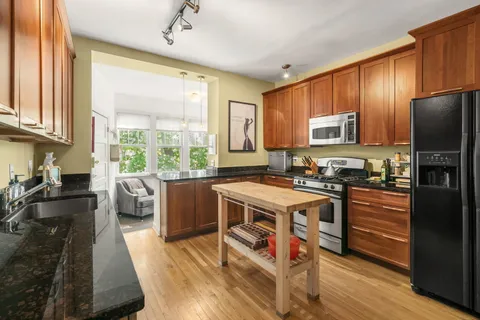 $450,000 | 5923 North Magnolia Avenue, Unit 3, Chicago, IL 60660