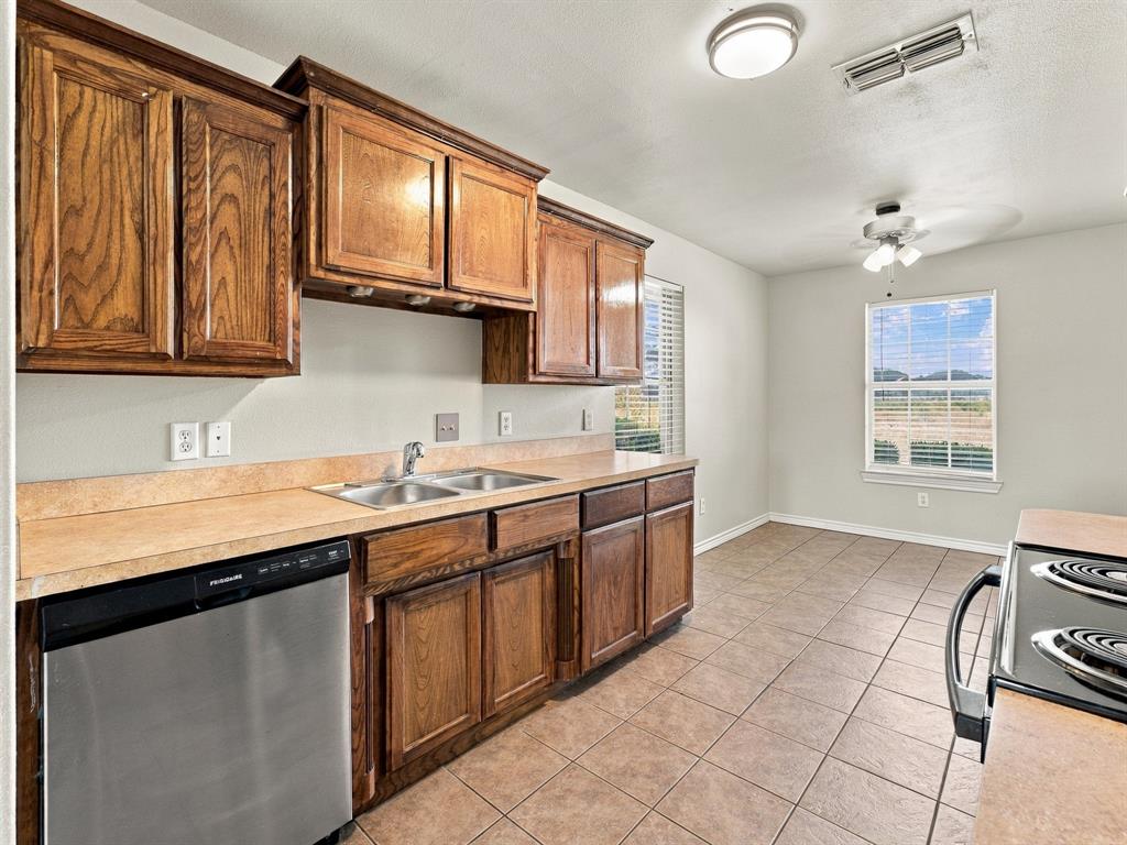 1711 North Chenoweth Road Decatur, TX 76234 - Photo 9 of 36 Gallery Image 9