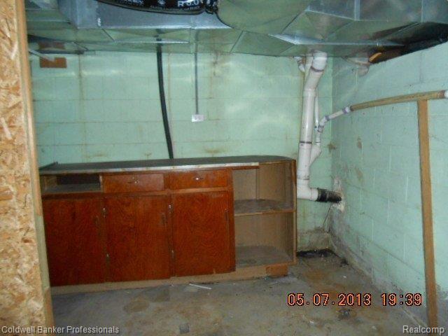 1790 Hadley Road Lapeer, MI 48446 - Photo 12 of 15 LaundryRm2.JPG