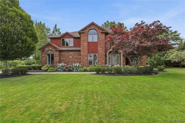 $749,900 | 6236 Cloverleaf Drive, Clarence, NY 14051