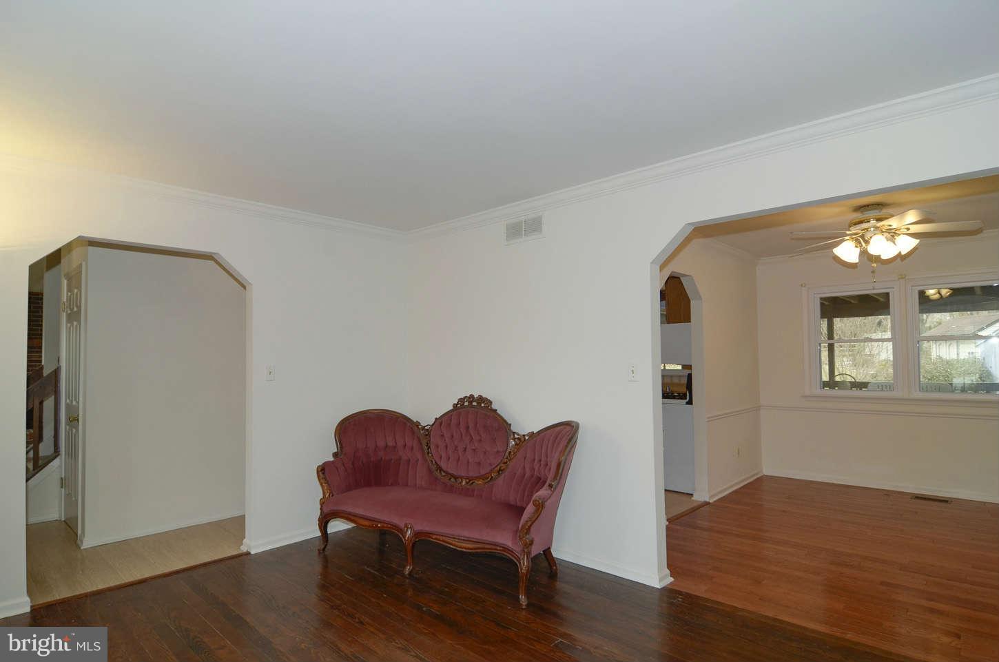 2150 Tulsa Road Sykesville, MD 21784 - Photo 3 of 14 Living Room