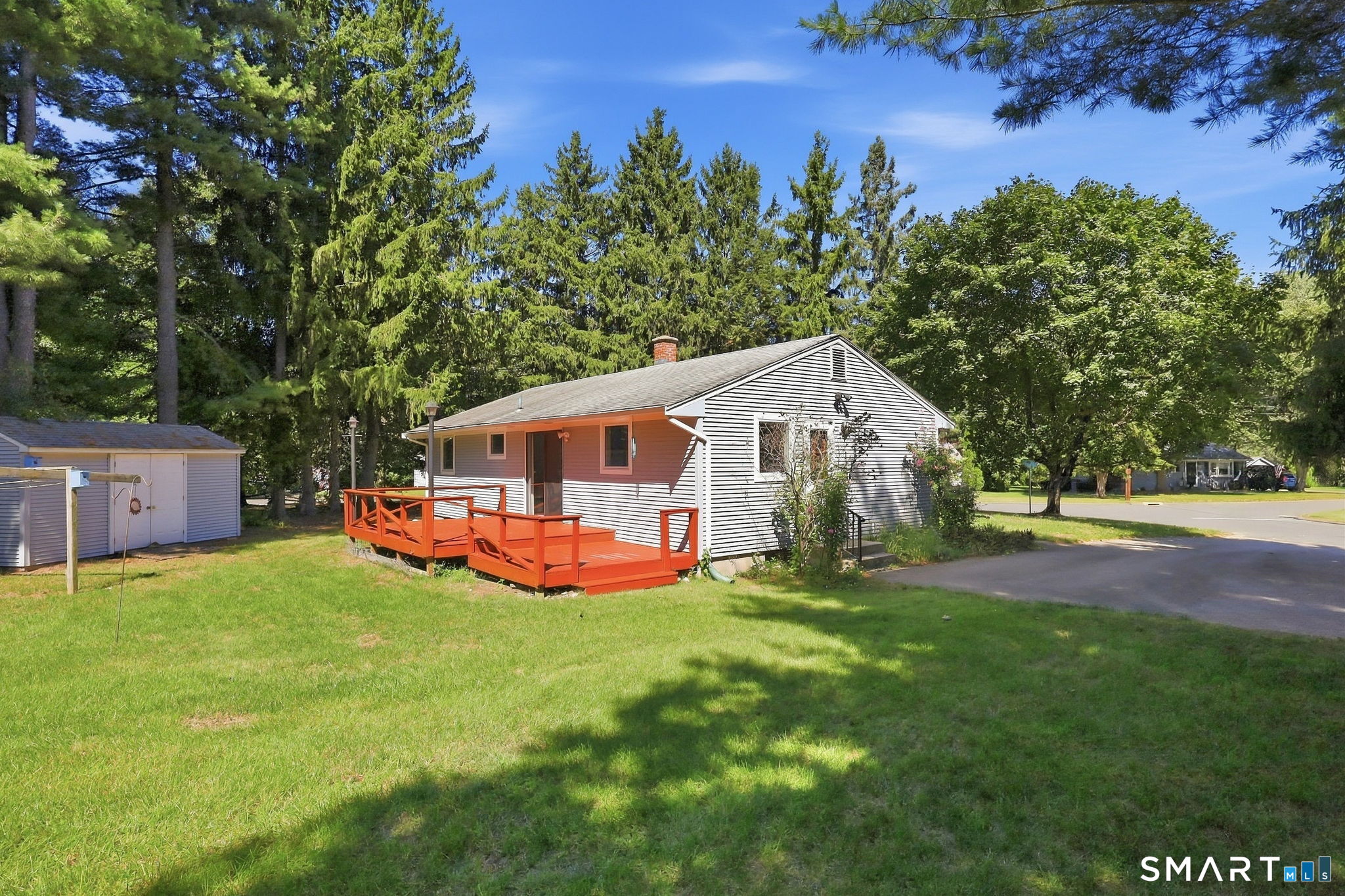 33 Spring Garden Road Enfield, CT 06082 - Photo 3 of 34 Gallery Image 3