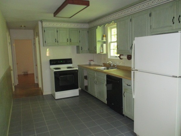 136 Northgate Road Northborough, MA 01532 - Photo 3 of 27 Gallery Image 3