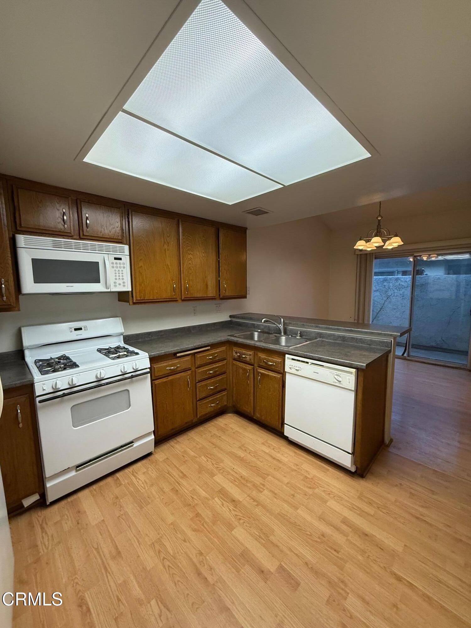 411 Percy Street Oxnard, CA 93033 - Photo 3 of 20 kitchen