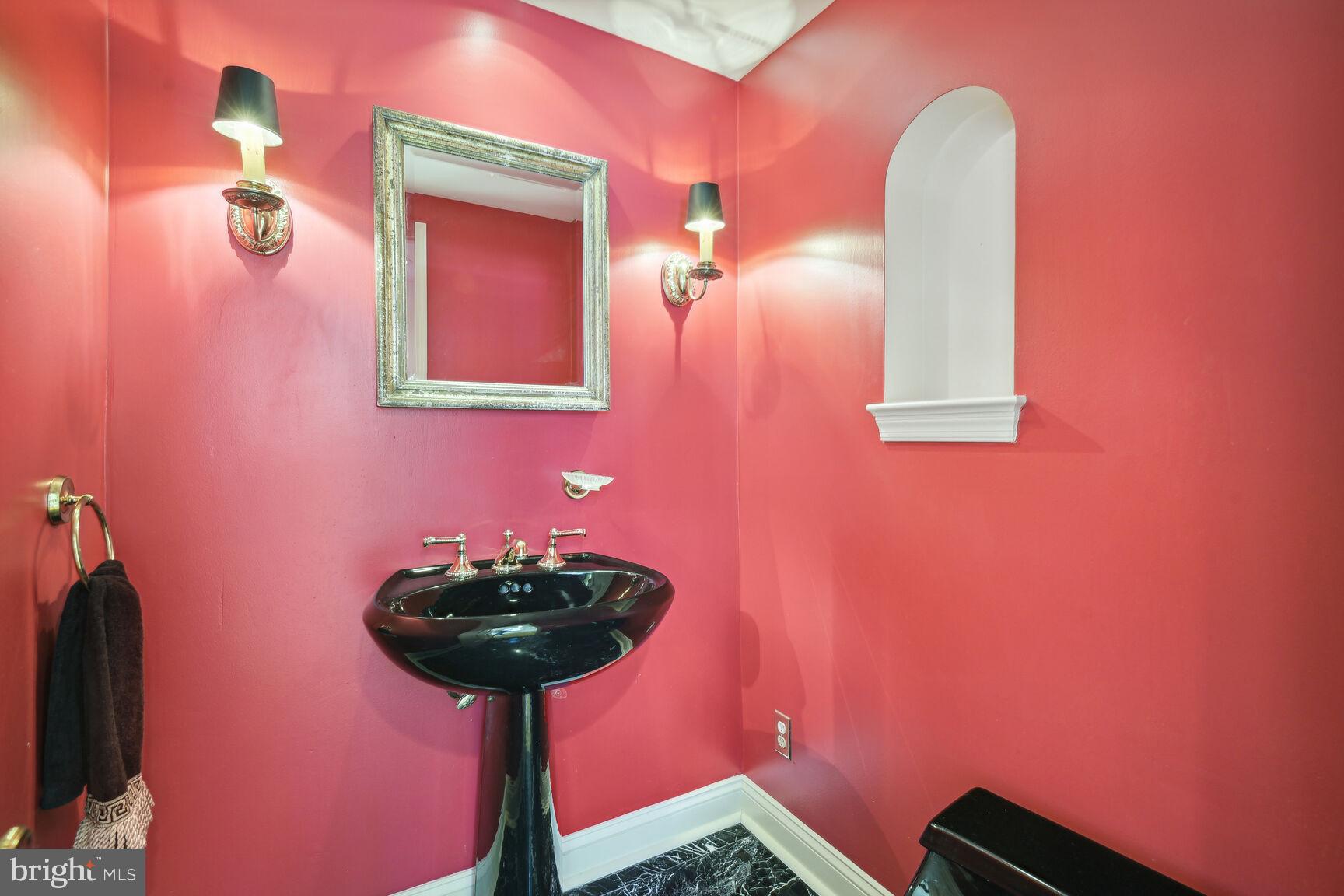 7501 Glendale Road Chevy Chase, MD 20815 - Photo 18 of 43 Powder Room