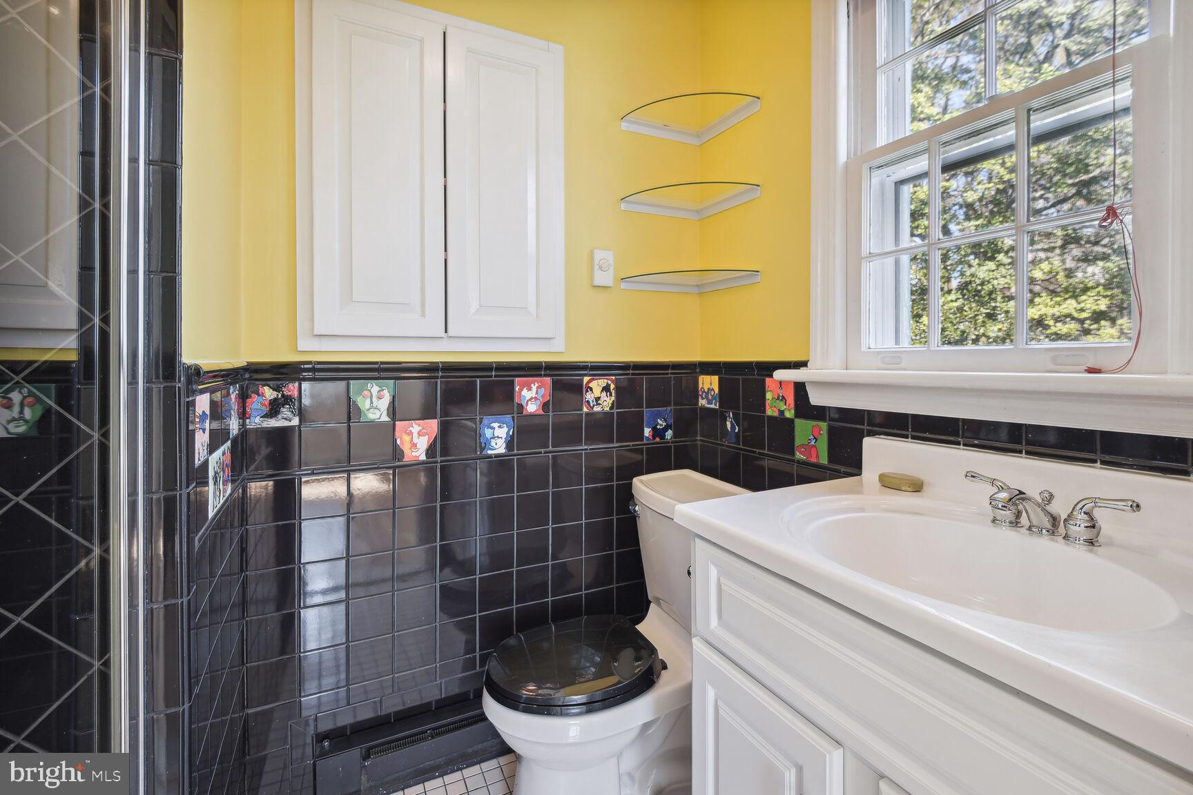 7501 Glendale Road Chevy Chase, MD 20815 - Photo 25 of 43 En suite Bathroom