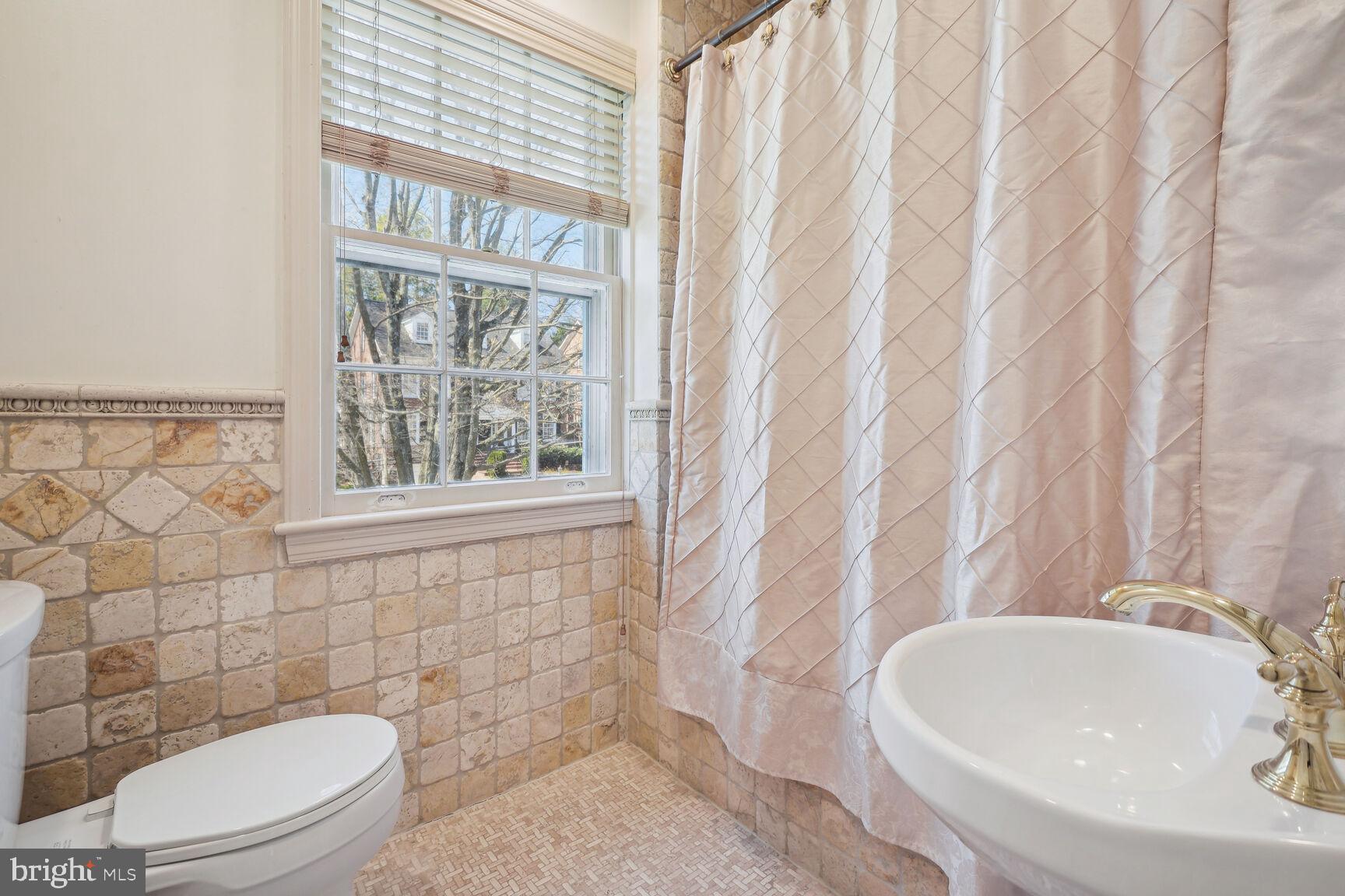 7501 Glendale Road Chevy Chase, MD 20815 - Photo 26 of 43 Hall Bathroom