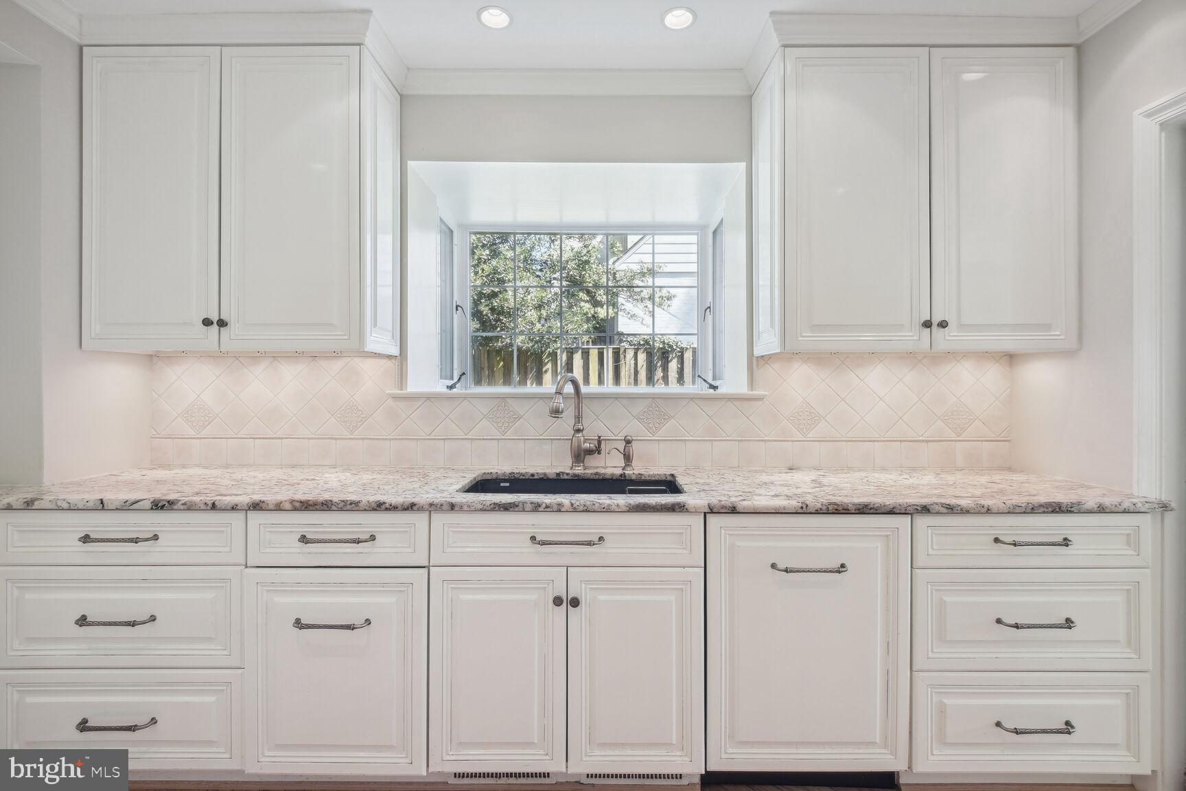 7501 Glendale Road Chevy Chase, MD 20815 - Photo 7 of 43 Kitchen with top-grade appliances